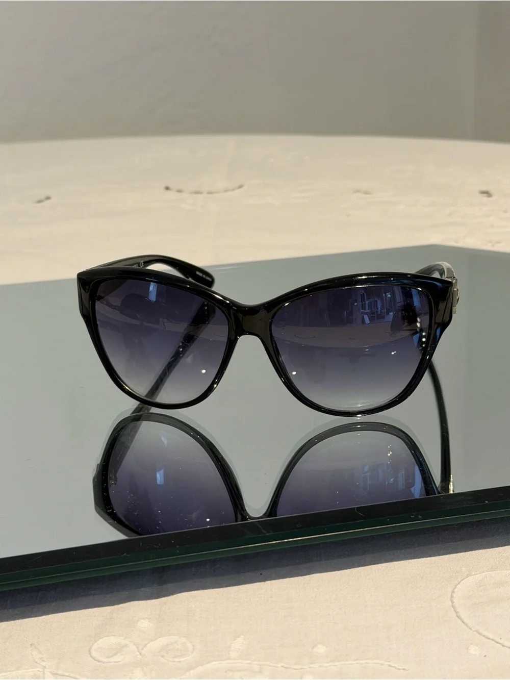 Marc By Marc Jacobs Black Cat-Eye Sunglasses with Gradient Blue-Gray Lenses